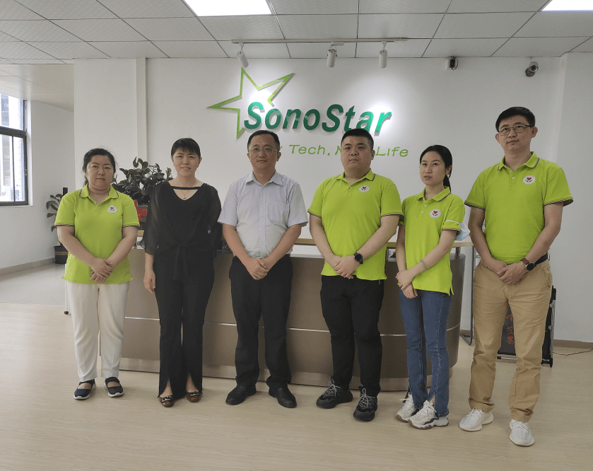 Gracias a los líderes de la Fundación de bienestar de China por visitar nuestra empresa y guiar.