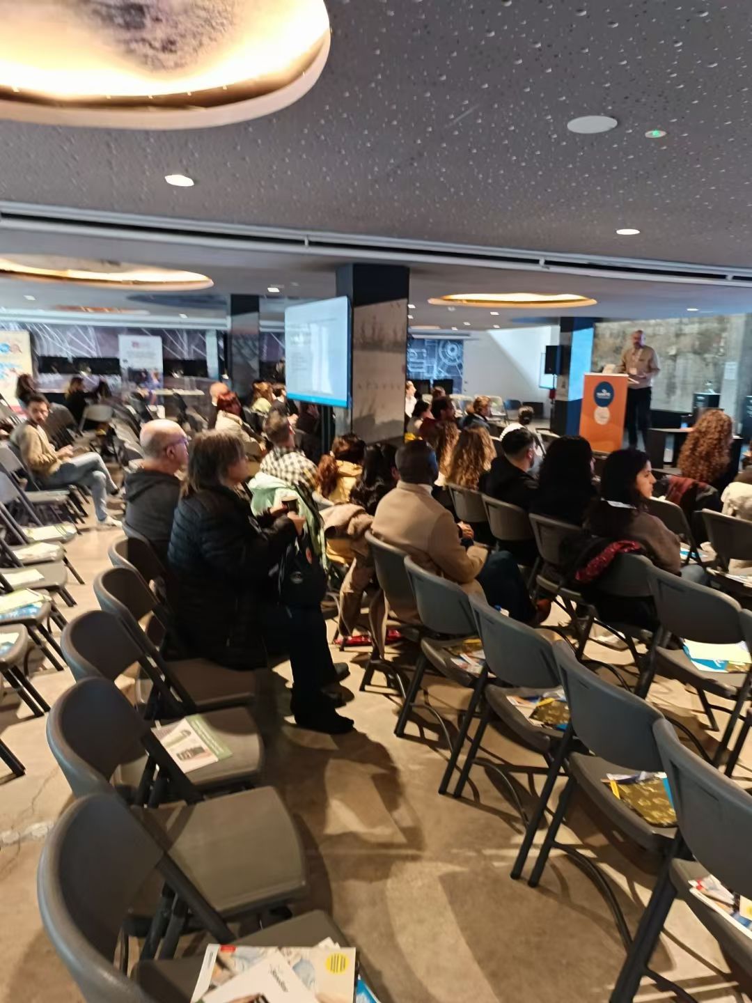 西班牙医疗学术会，索诺星SonoStar掌上彩超成为了大会的热点，受到了很多医生的关注和认可